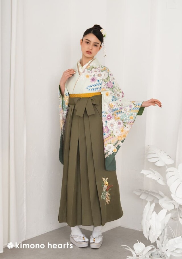 白の和柄×オリーブグリーンの衣装画像1