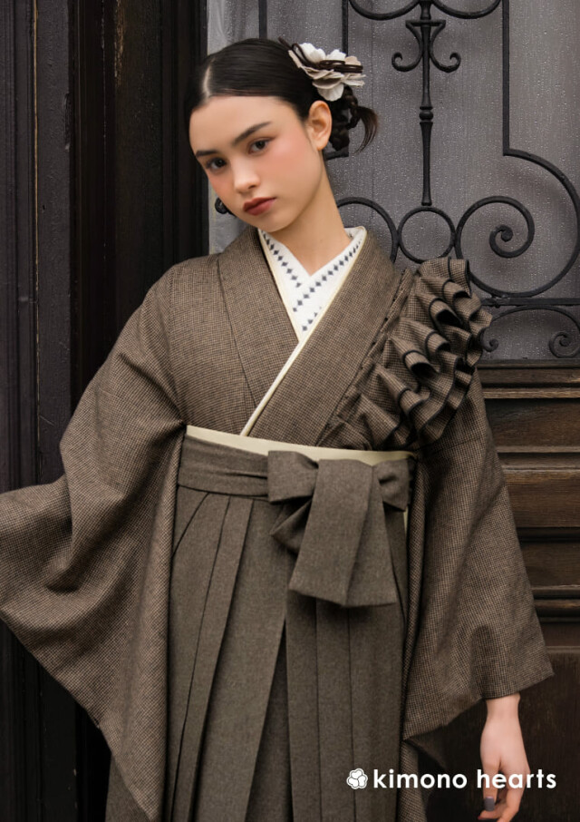 ISAMU MORITA フリル×茶色の衣装画像2