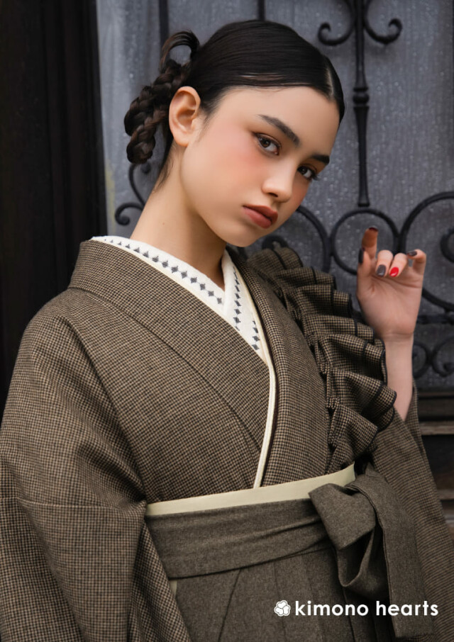 ISAMU MORITA フリル×茶色の衣装画像3