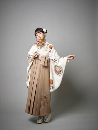 No.13963 卒業袴セット｜白×淡色花柄×ピンクベージュ袴