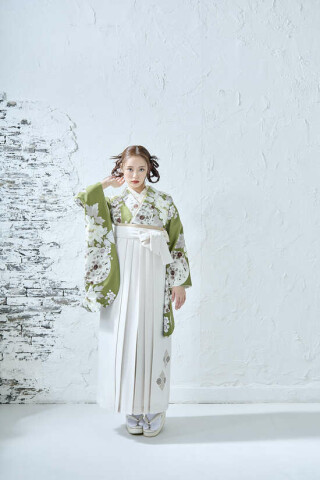 No.13969 卒業袴セット｜若草グリーン花柄着物 × アイボリー袴