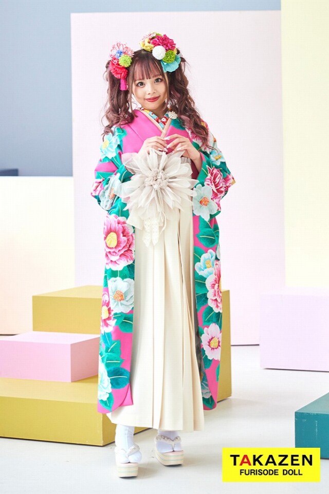 レトロポップ 白/ショッキングピンク/グリーン 椿柄/大柄 華やか カラフル 人と被らない 派手可愛い 今日好き♡あいさちゃん着用袴ネットレンタル R31009の衣装画像2