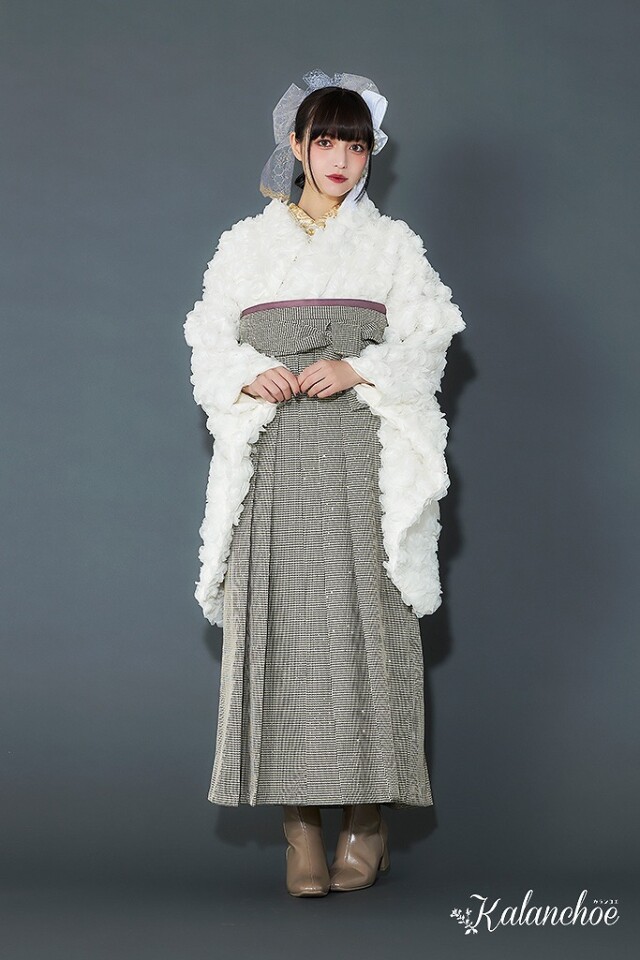 最新作ヴィンテージスタイル 白/千鳥柄 バラの生地 ふわモコ 洋風袴 ブーツスタイル おしゃれ 人とかぶらない袴ネットレンタル R26076の衣装画像3