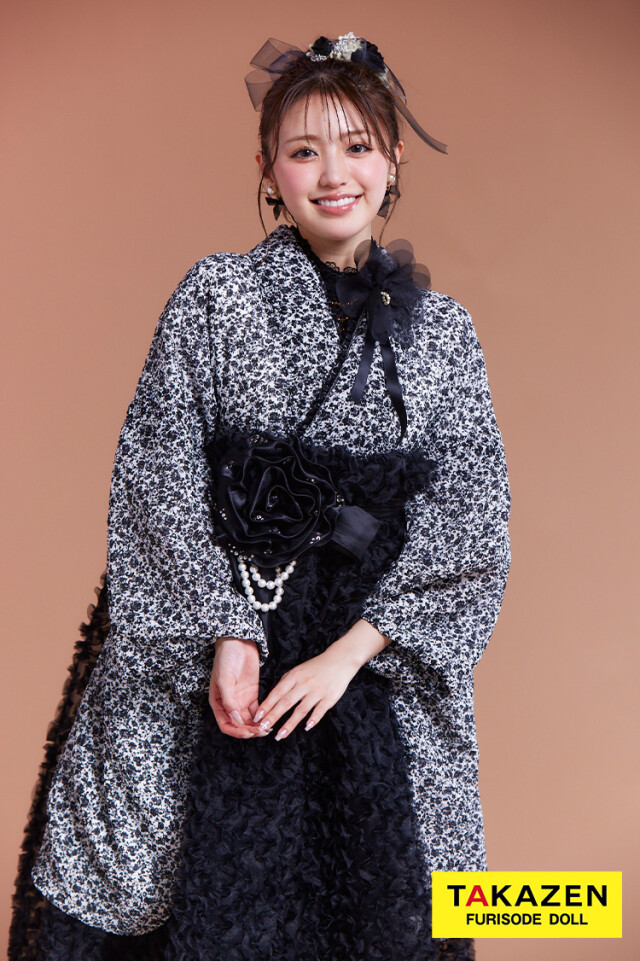 最新作ヘップバーン袴 モノトーン/黒 小花柄 シフォンバルーン袴 大人っぽい レースインナーコーデ 香音【通販可】LH21の衣装画像3