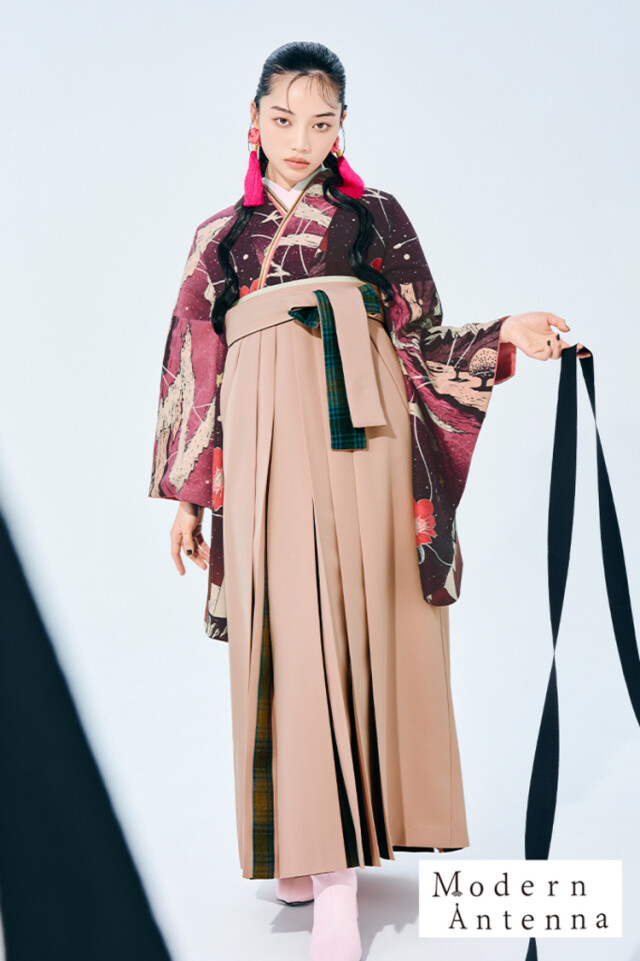 モダンアンテナブランド袴ネットレンタル ピンク 機械のブーケ レトロポップ 個性派袴 目立つ ブーツスタイル R27038の衣装画像1