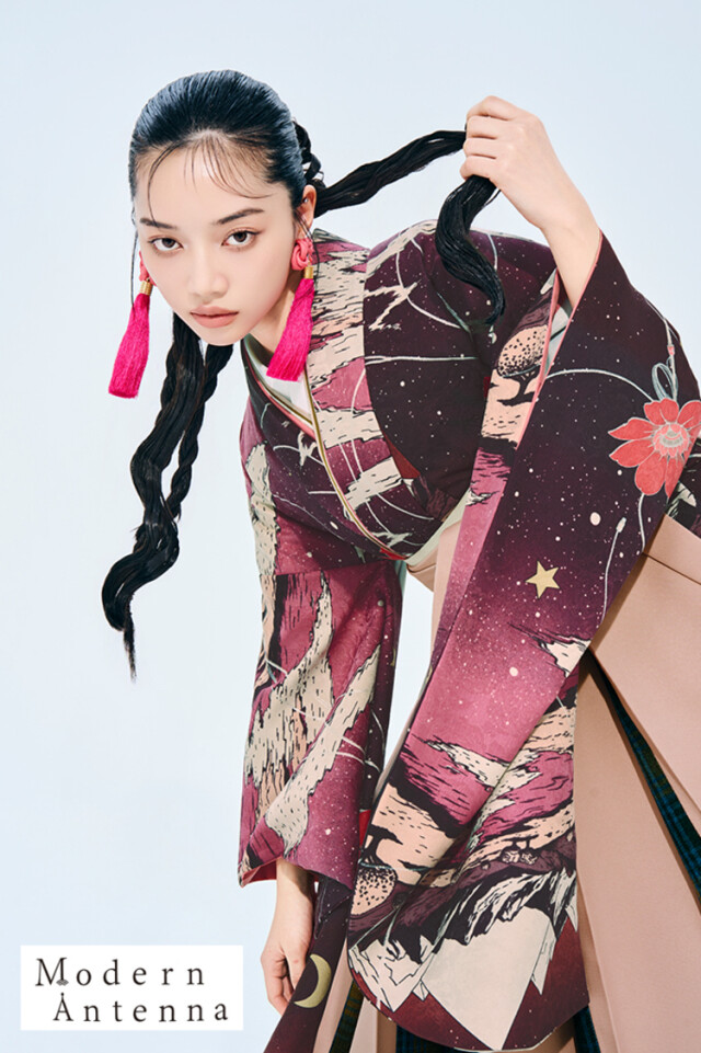 モダンアンテナブランド袴ネットレンタル ピンク 機械のブーケ レトロポップ 個性派袴 目立つ ブーツスタイル R27038の衣装画像2