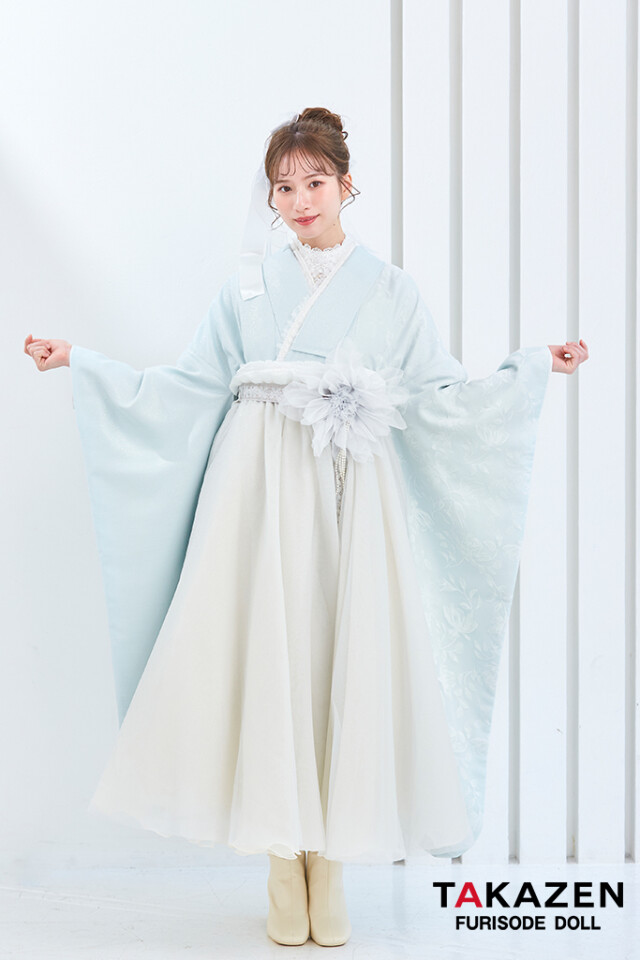 ヴィンテージスタイル袴　水色　スカッとした色合い　ラメ入り生地/フロッキー生地　おしゃれ　かわいい　お花付きドレス袴ネットレンタル　白宮みずほ　LH5の衣装画像1