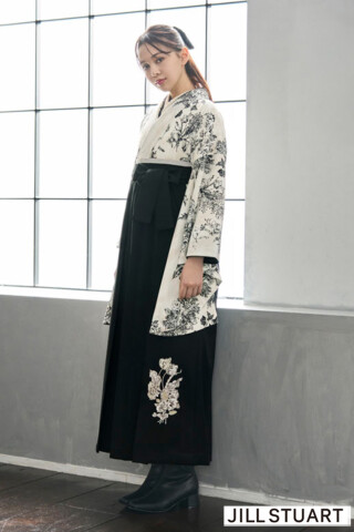 JILL STUARTブランド袴ネットレンタル　ヴィンテージスタイル　アイボリー/黒　ボタニカルフラワー　きれいめ　大人っぽい　ブーツコーデ　R27022