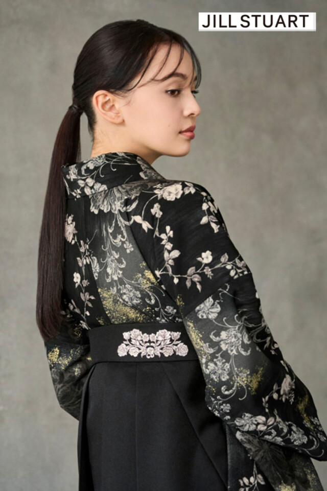 JILL STUARTブランド袴ネットレンタル ヴィンテージスタイル 黒 ピオニー クール 大人っぽい かっこいい ブーツコーデ R27018の衣装画像2