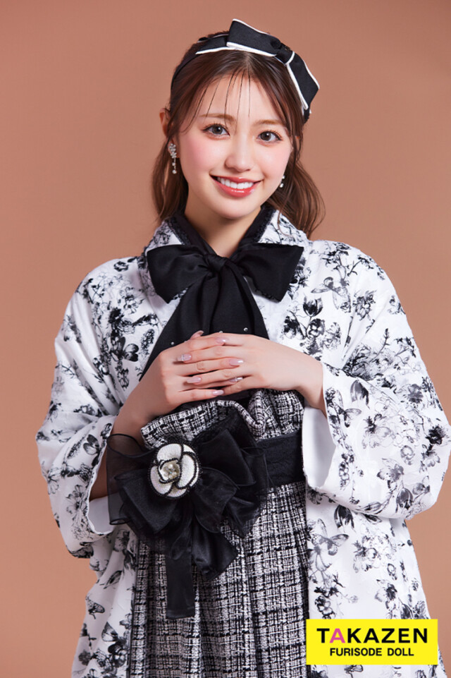 最新作ヘップバーン袴 白/黒 小花柄 ツイード袴 大人っぽい 華やか フェミニン リボン小物コーデ 香音【通販可】LH25の衣装画像3