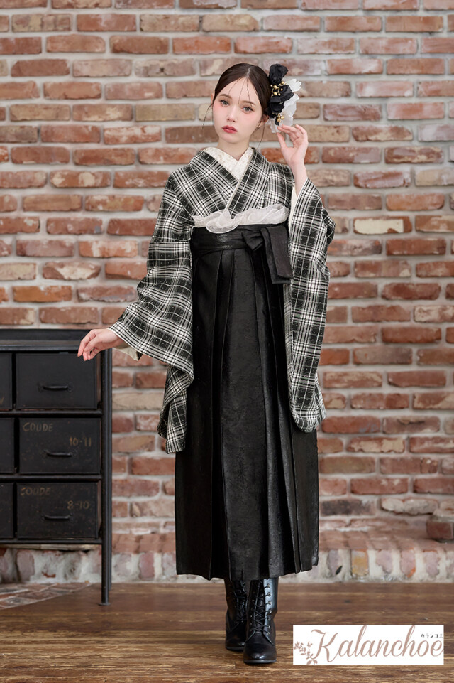 くすみカラーガーリー オフホワイト ドレス袴 お洒落 トレンド ブーツスタイル【通販可】の衣装画像1