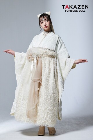 No.4739 くすみカラー　白/オフホワイト　ドレス袴　シャギー素材　洋風　ガーリー　かぶらない　ブーツスタイル　かわいい　南琴奈　R26001