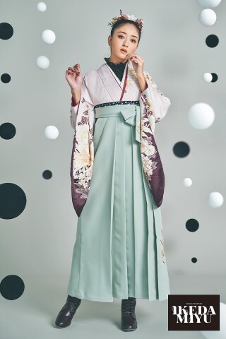 No.4741 池田美優(みちょぱ)着用袴ネットレンタル　くすみカラーエレガント　薄紫　和柄　大人っぽい　綺麗　レース襟　ブーツスタイル　R25024