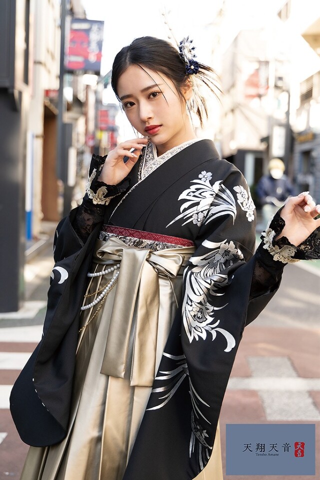 天翔天音ブランド袴ネットレンタル ヴィンテージスタイル レザー袴 かっこいい スタイリッシュ ブーツスタイル R26075の衣装画像2