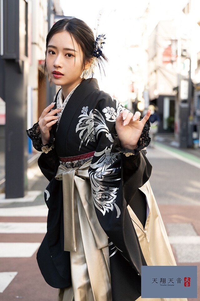 天翔天音ブランド袴ネットレンタル ヴィンテージスタイル レザー袴 かっこいい スタイリッシュ ブーツスタイル R26075の衣装画像3