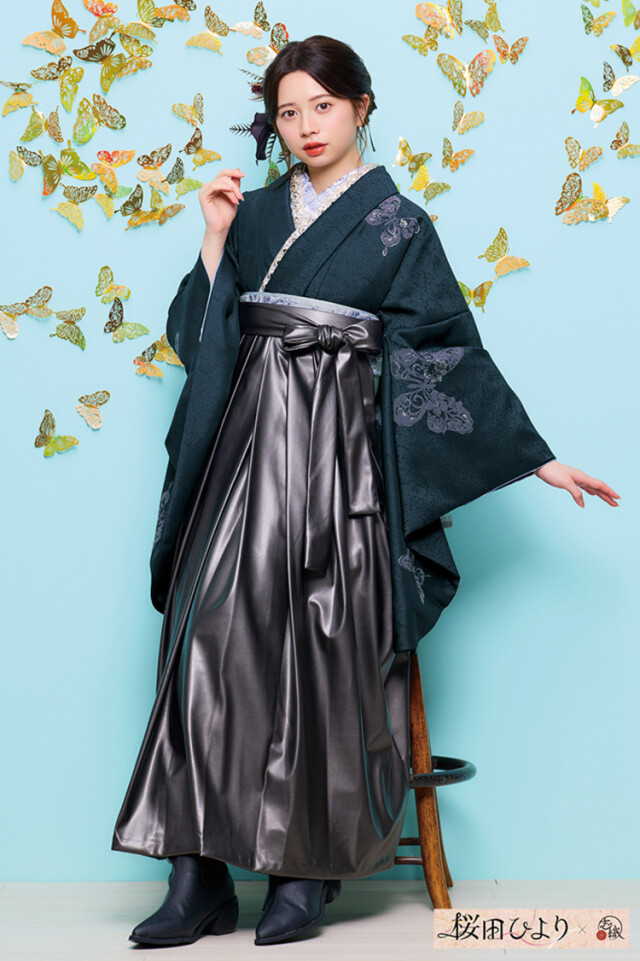 桜田ひよりブランド袴ネットレンタル ヴィンテージスタイル 深緑/ダークカラー 蝶々柄 シンプル クール ブーツスタイル R26092の衣装画像1