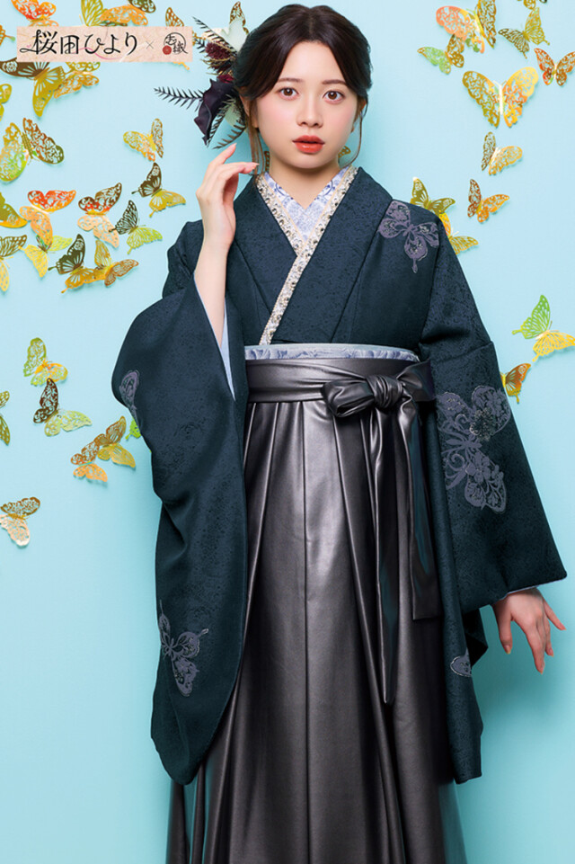 桜田ひよりブランド袴ネットレンタル ヴィンテージスタイル 深緑/ダークカラー 蝶々柄 シンプル クール ブーツスタイル R26092の衣装画像3