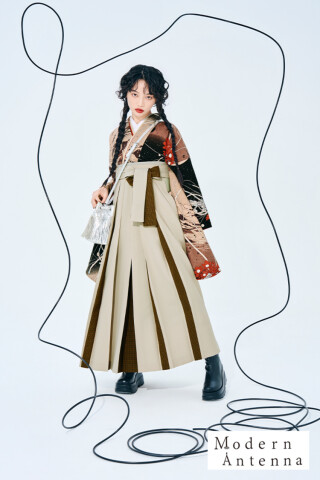 No.5226 モダンアンテナブランド袴ネットレンタル　黒/ベージュ　夜空と花とケーブル　レトロ　人と被らない袴　ブーツスタイル　R27036