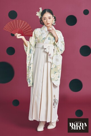 No.5230 池田美優(みちょぱ)着用袴ネットレンタル　　くすみカラーガーリー　ミントグリーン　小花柄　パステルカラー　ブーツコーデ　かわいい　R25023