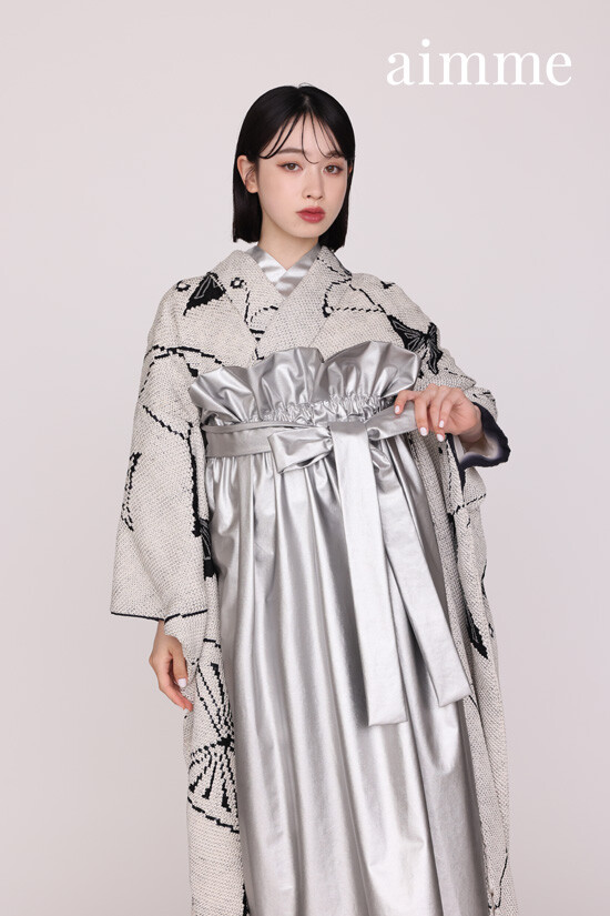 白×シルバーの衣装画像2
