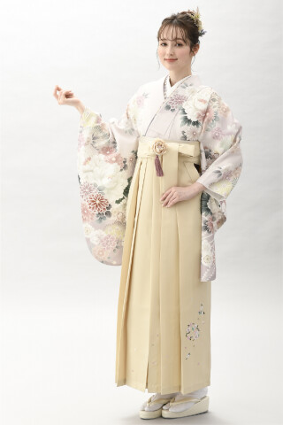 くすみピンクに四季の花＆袴