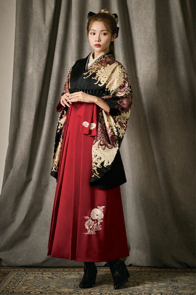 黒地に金彩の乱菊&袴の衣装画像1