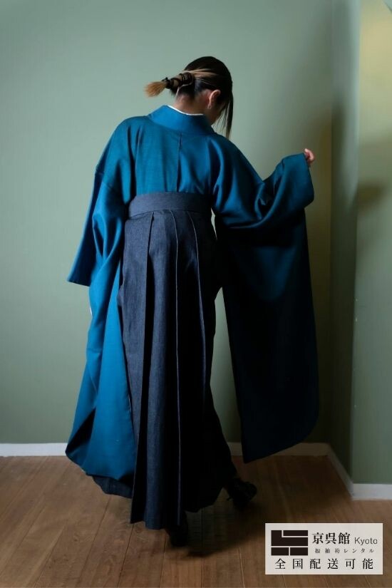 片身変わり紬花びら × オリジナルデニム袴の衣装画像2