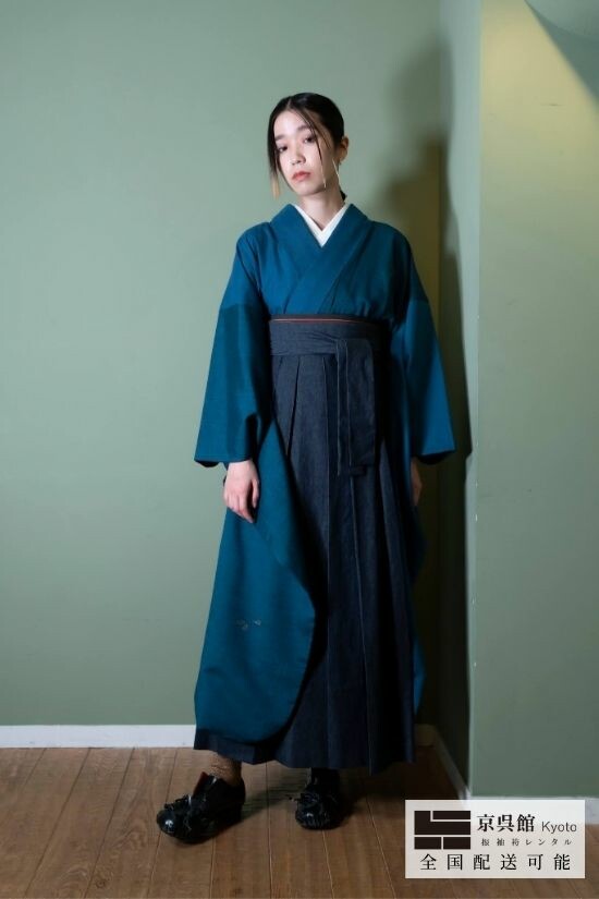 片身変わり紬花びら × オリジナルデニム袴の衣装画像3