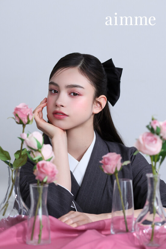 aimmeオリジナルグレー振袖×aimmeオリジナルレザー黒袴の衣装画像3