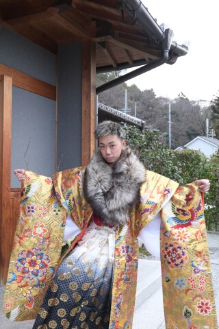 成人式　ド派手陣羽織ゲキ渋紋付き袴