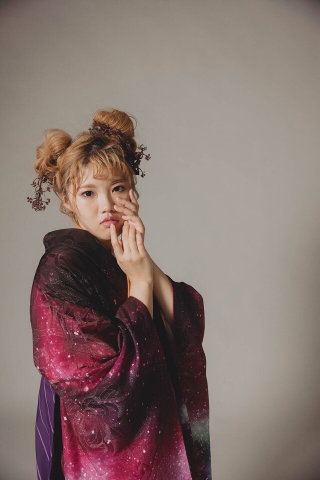 【振袖】AURORA　× 【袴】紫に斜線の衣装画像1