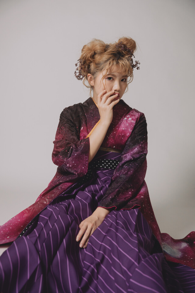 【振袖】AURORA × 【袴】紫に斜線の衣装画像2