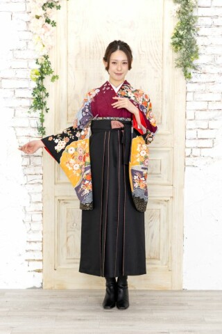 No.9918 黒の古典柄にからしの無地袴コーデの卒業袴スタイル