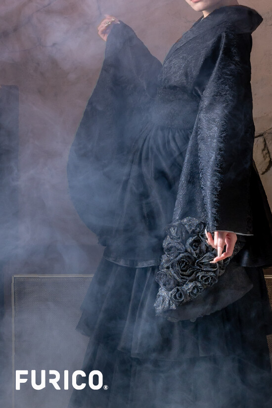 ブラック×レースの衣装画像2