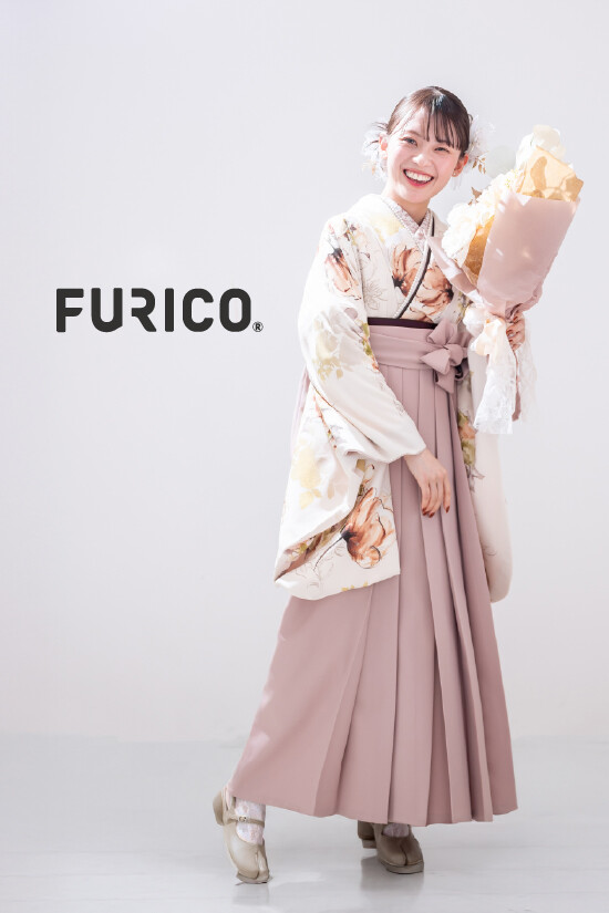 アイボリー×くすみピンクの衣装画像1