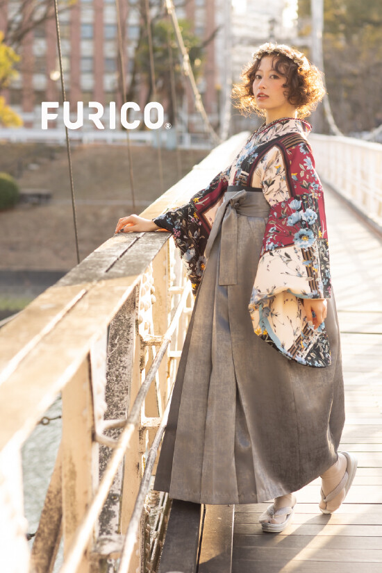 グレー×グリーンのモダン柄スタイルの衣装画像1