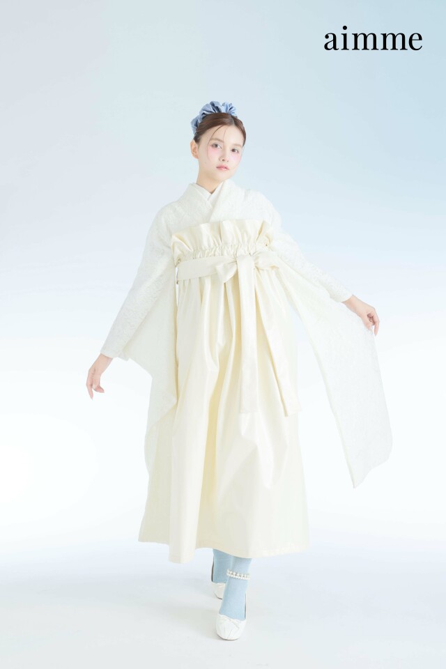 aimmeオリジナル ホワイトレース振袖×パールホワイト袴の衣装画像1