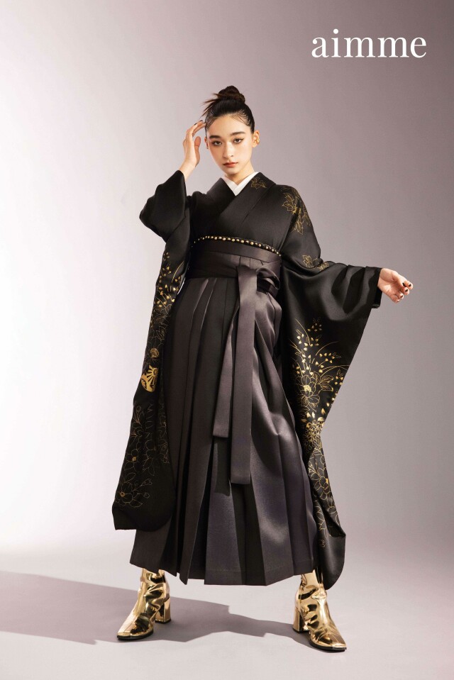 aimmeオリジナル　黒染め振袖×ブラックレザー袴の衣装画像1
