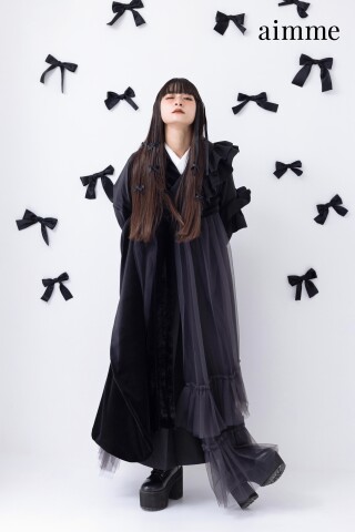 aimmeオリジナル振袖　バイカラーブラック×黒袴