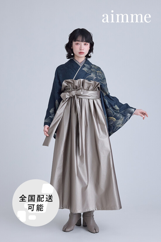 ネイビー振袖×aimmeオリジナルゴールド袴の衣装画像1