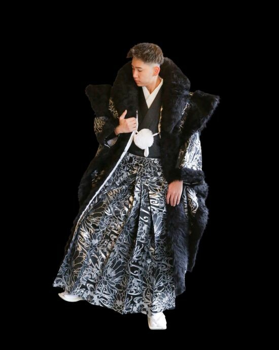 ブラック✖シルバーの衣装画像1